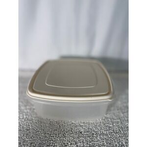 VTG Rubbermaid Servin Saver 19 Cup 4.5L Storage Container Square Almond Lid